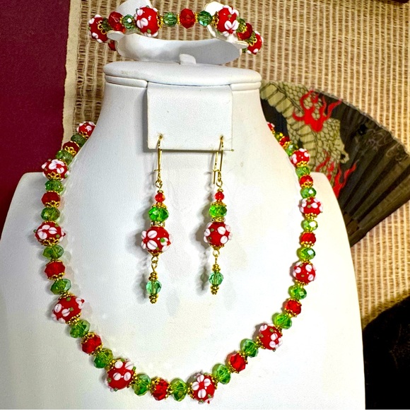 Artisan Red and Green Lampwork Glass Necklace, Bracelet, 2 pair of earrings - Picture 6 of 13